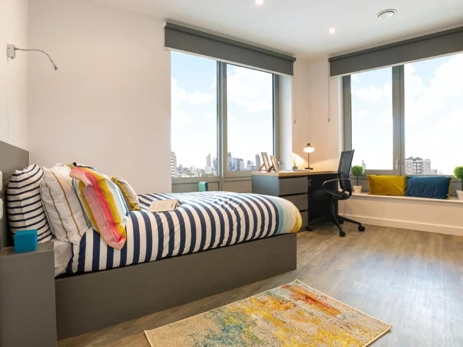 Apartment Students Only Stylish In Great Court Near *