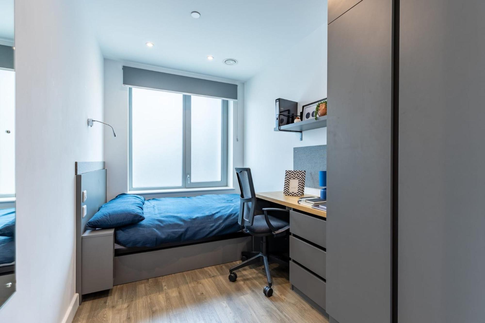 Apartment Students Only Stylish In Great Court Near London