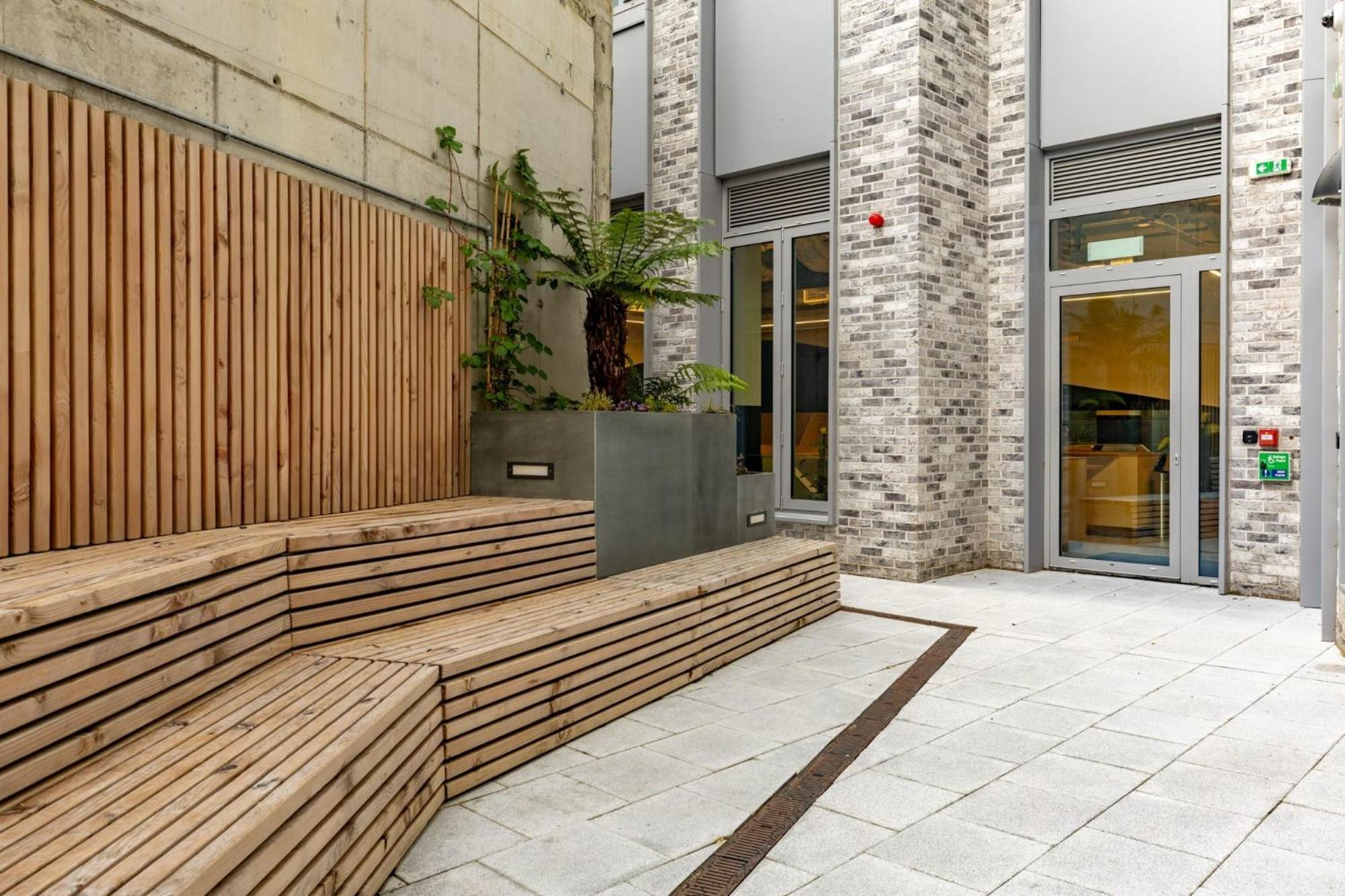 Apartment Students Only Stylish In Great Court Near *