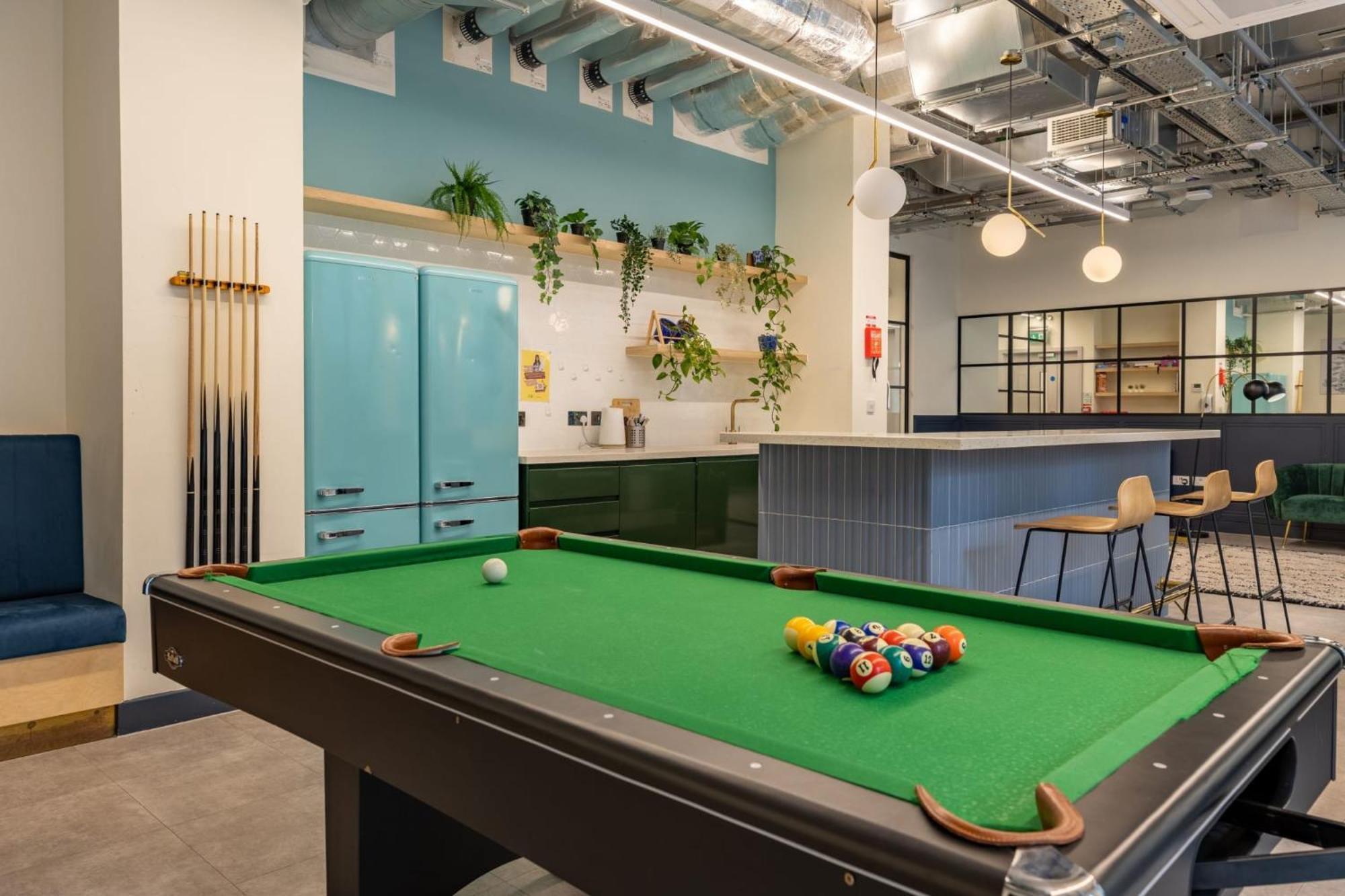 Apartment Students Only Stylish In Great Court Near London