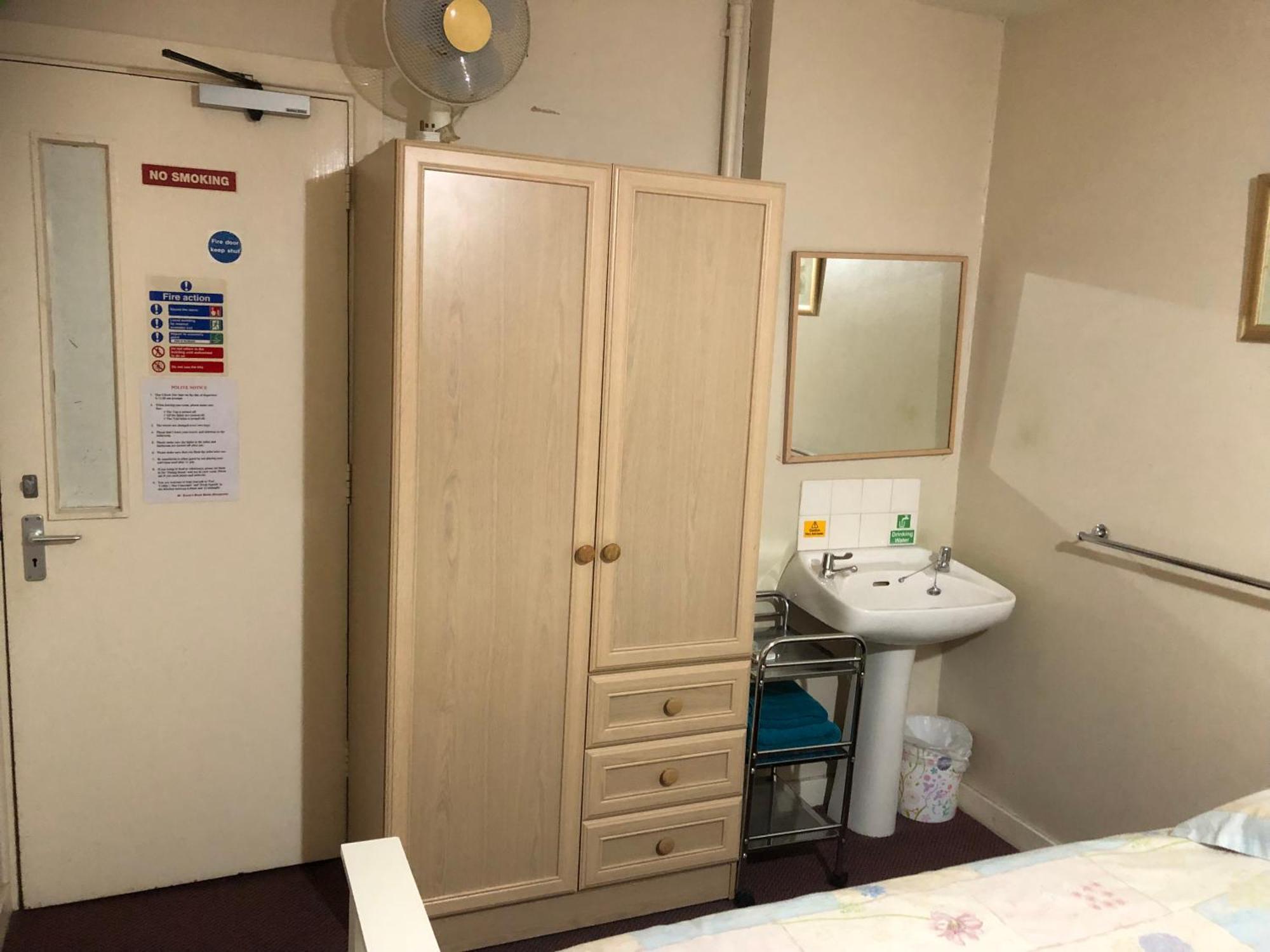 Sjguesthouse Single A * London