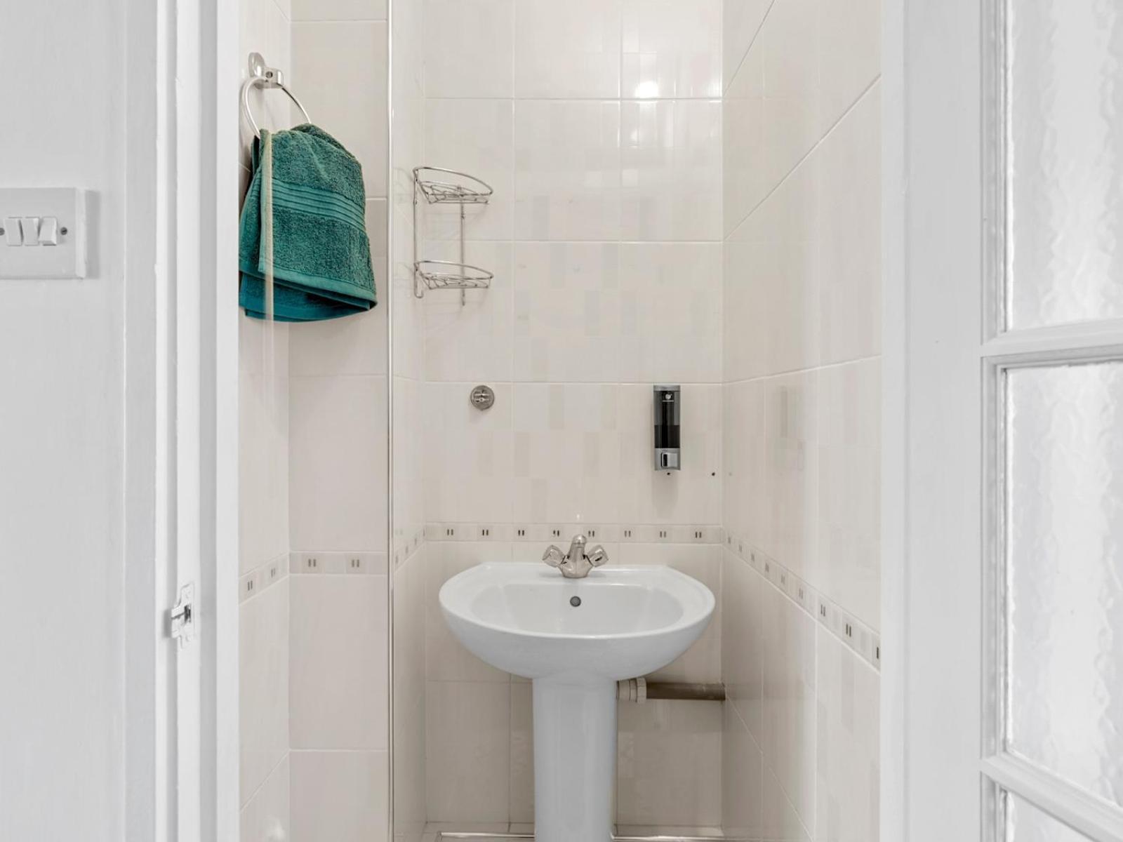Pass The Keys Millfield Parkvilla 2bed Sleeps 6 W Garden Holiday home London