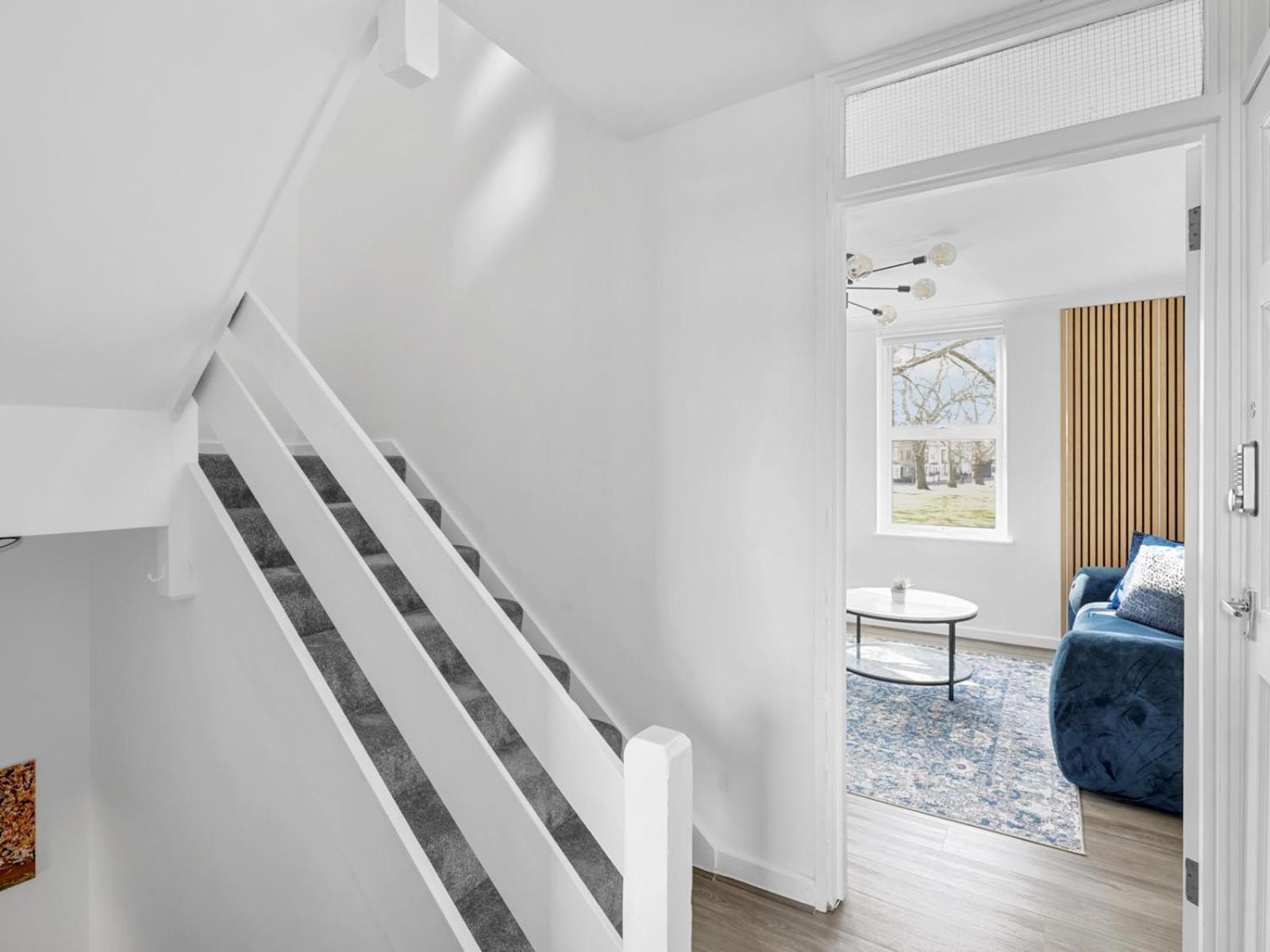 Pass The Keys Millfield Parkvilla 2bed Sleeps 6 W Garden London