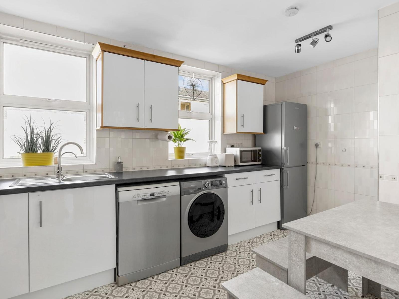 Pass The Keys Millfield Parkvilla 2bed Sleeps 6 W Garden Holiday home London