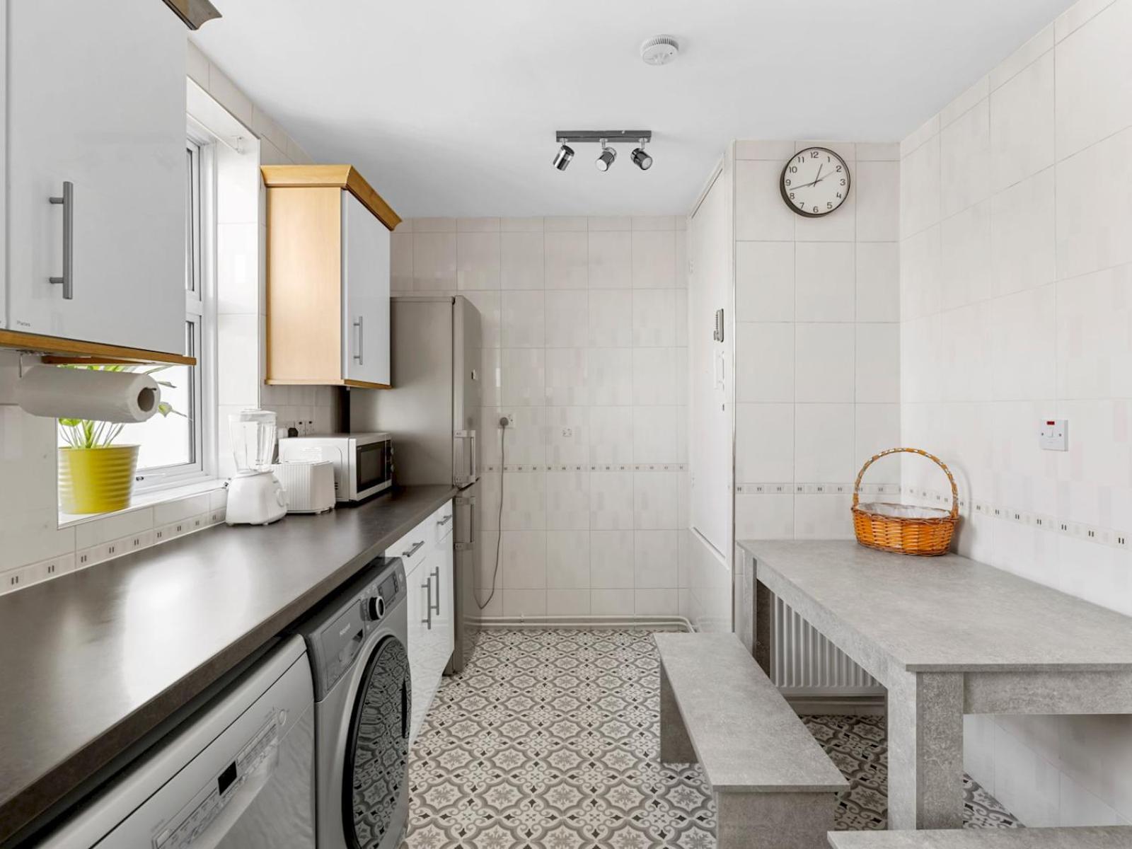 Pass The Keys Millfield Parkvilla 2bed Sleeps 6 W Garden Holiday home *