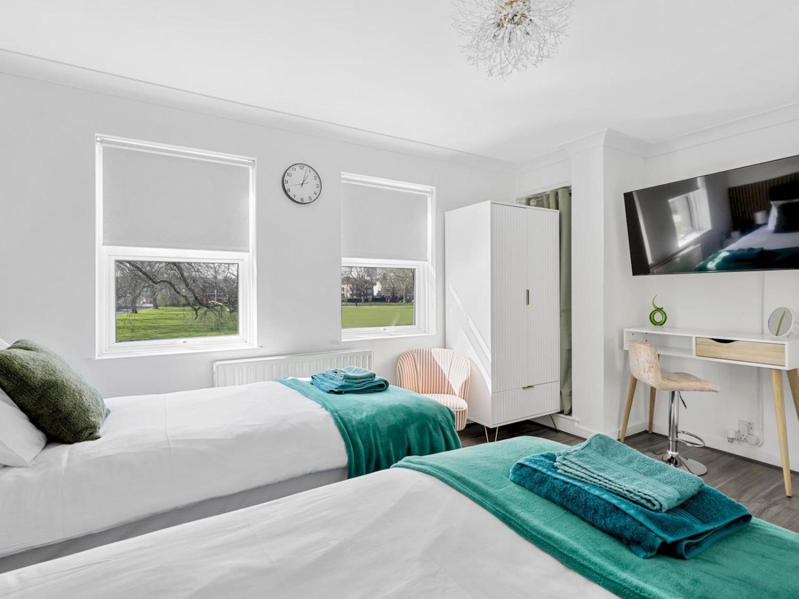 Pass The Keys Millfield Parkvilla 2bed Sleeps 6 W Garden Holiday home *