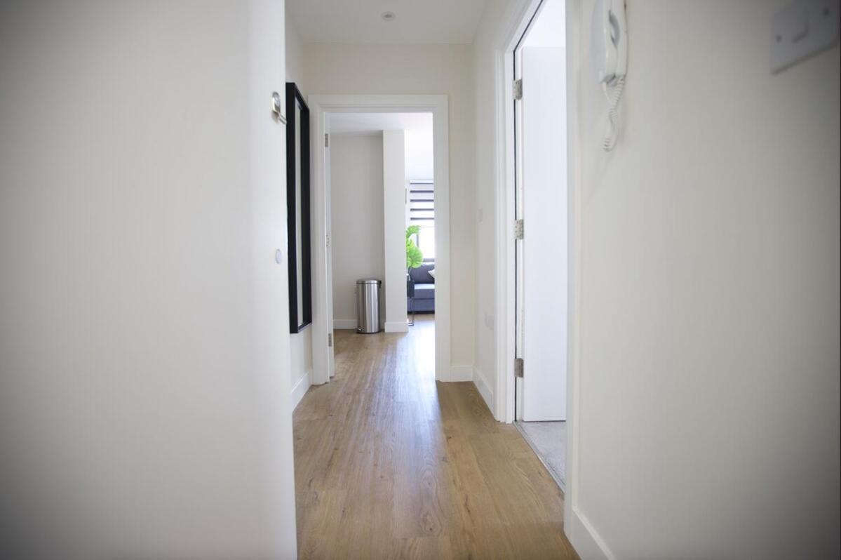 In Aldgate East 4 *