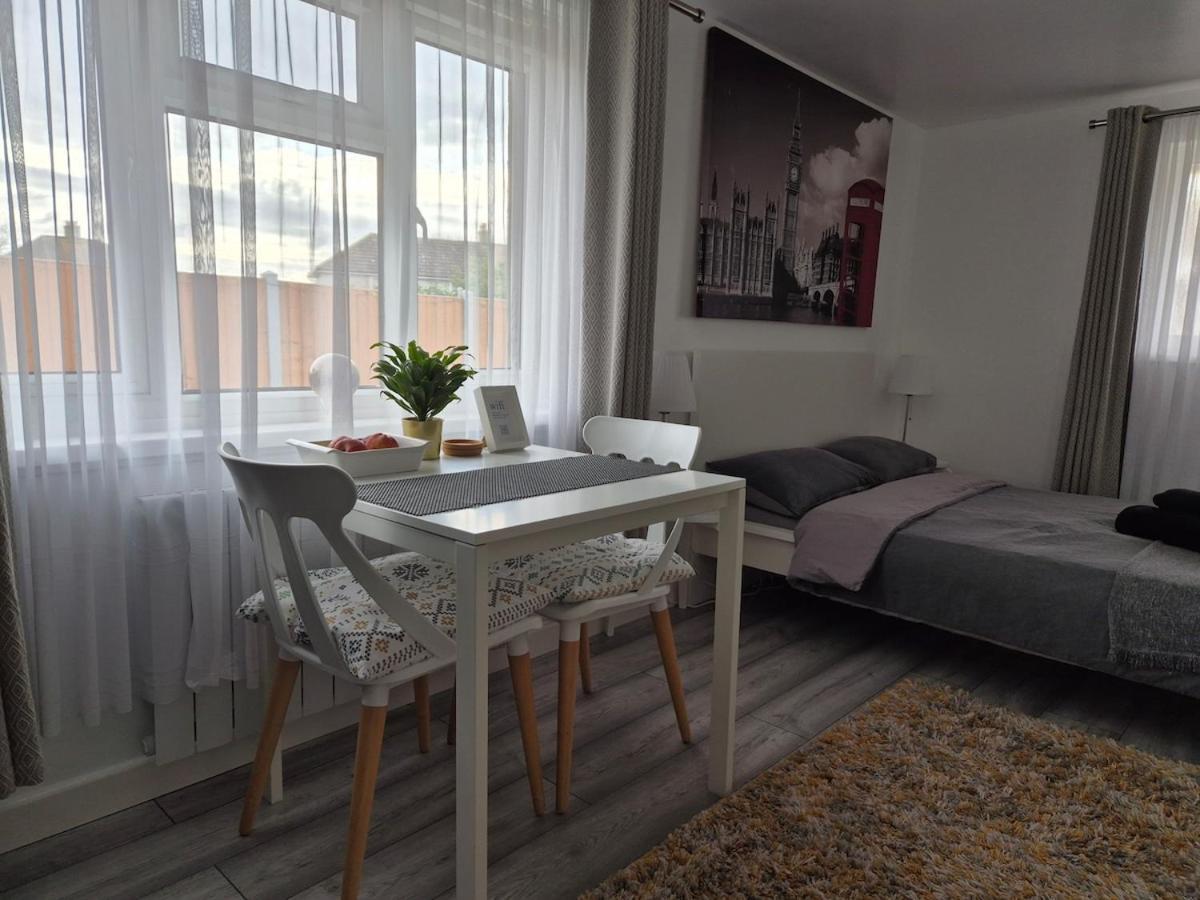 Garden Self Contained In Apartment