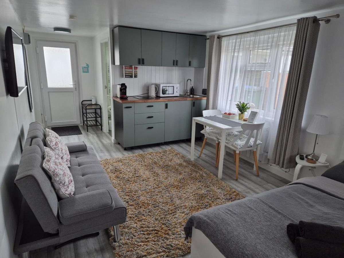 Apartment Garden Self Contained In London