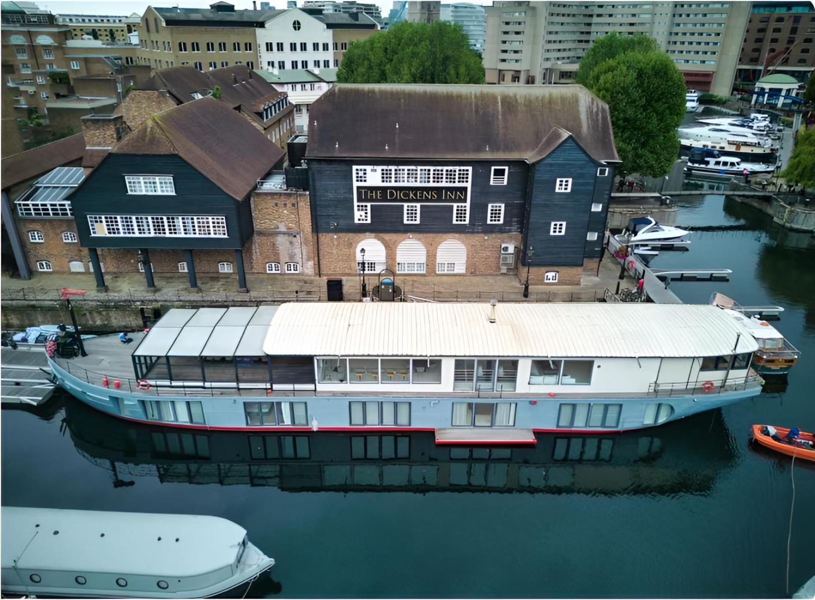 Charming Houseboat Featuring A Sauna Apartment