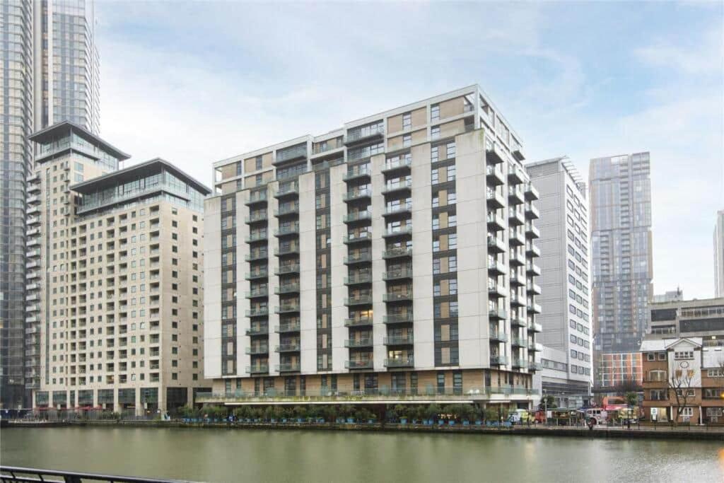 Londwell, Canary Wharf River Thames Balcony Retreat *