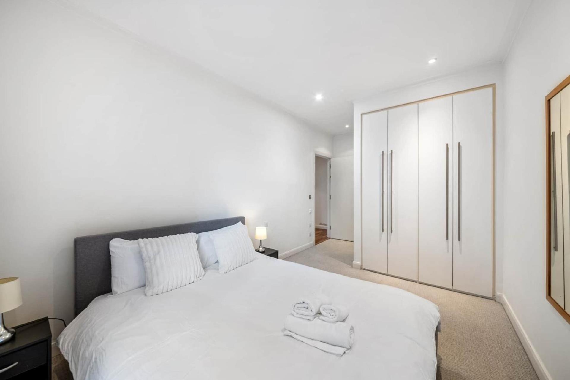 Apartment Londwell, Canary Wharf River Thames Balcony Retreat London