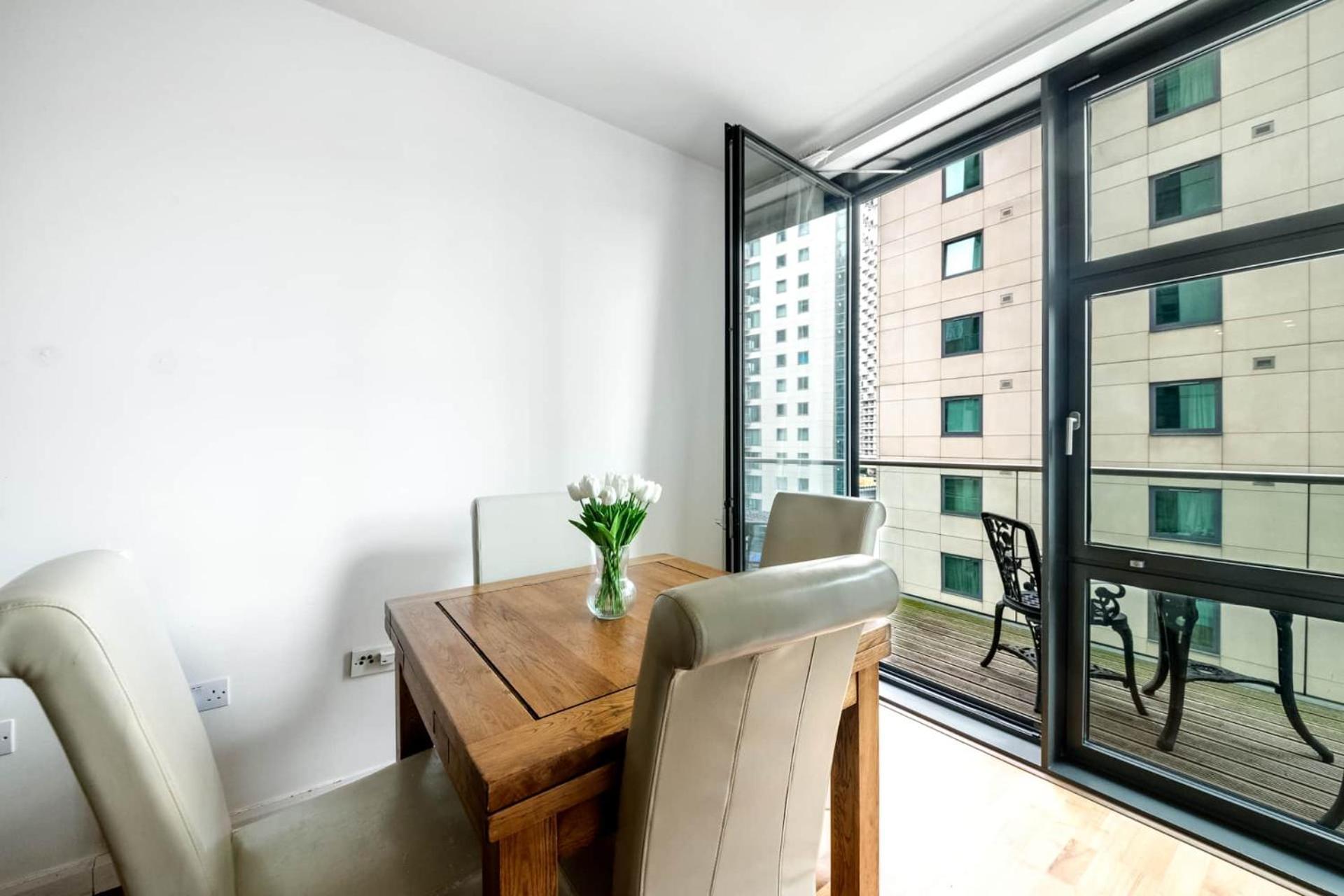 Londwell, Canary Wharf River Thames Balcony Retreat Apartment London