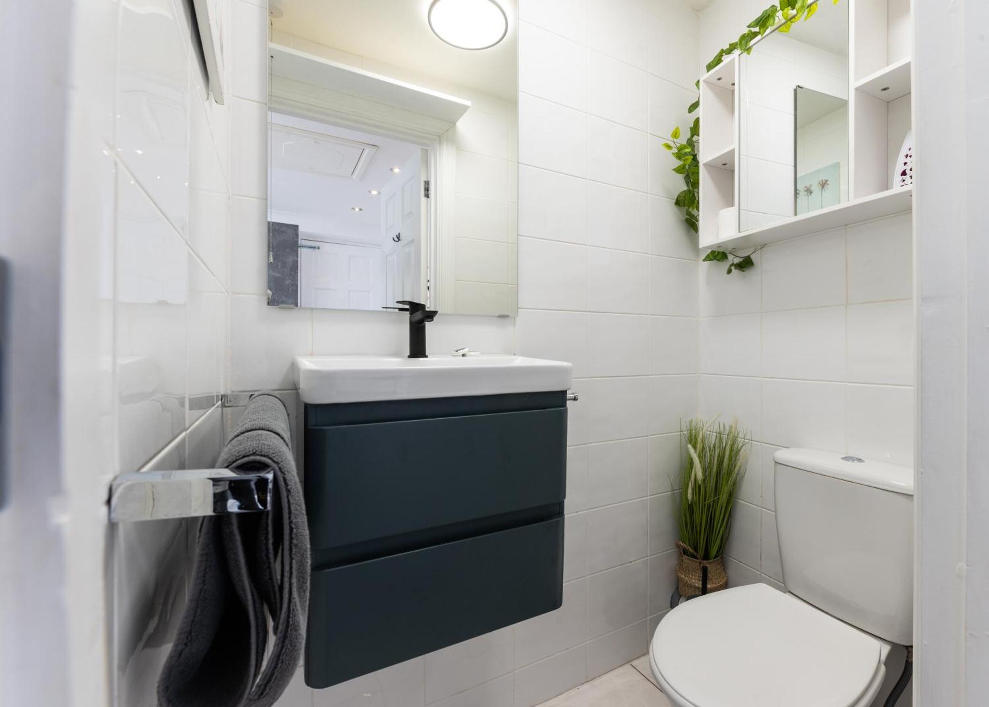 Cute & Stylish 2 Bed House 10 Mins To Woolwich Dlr London