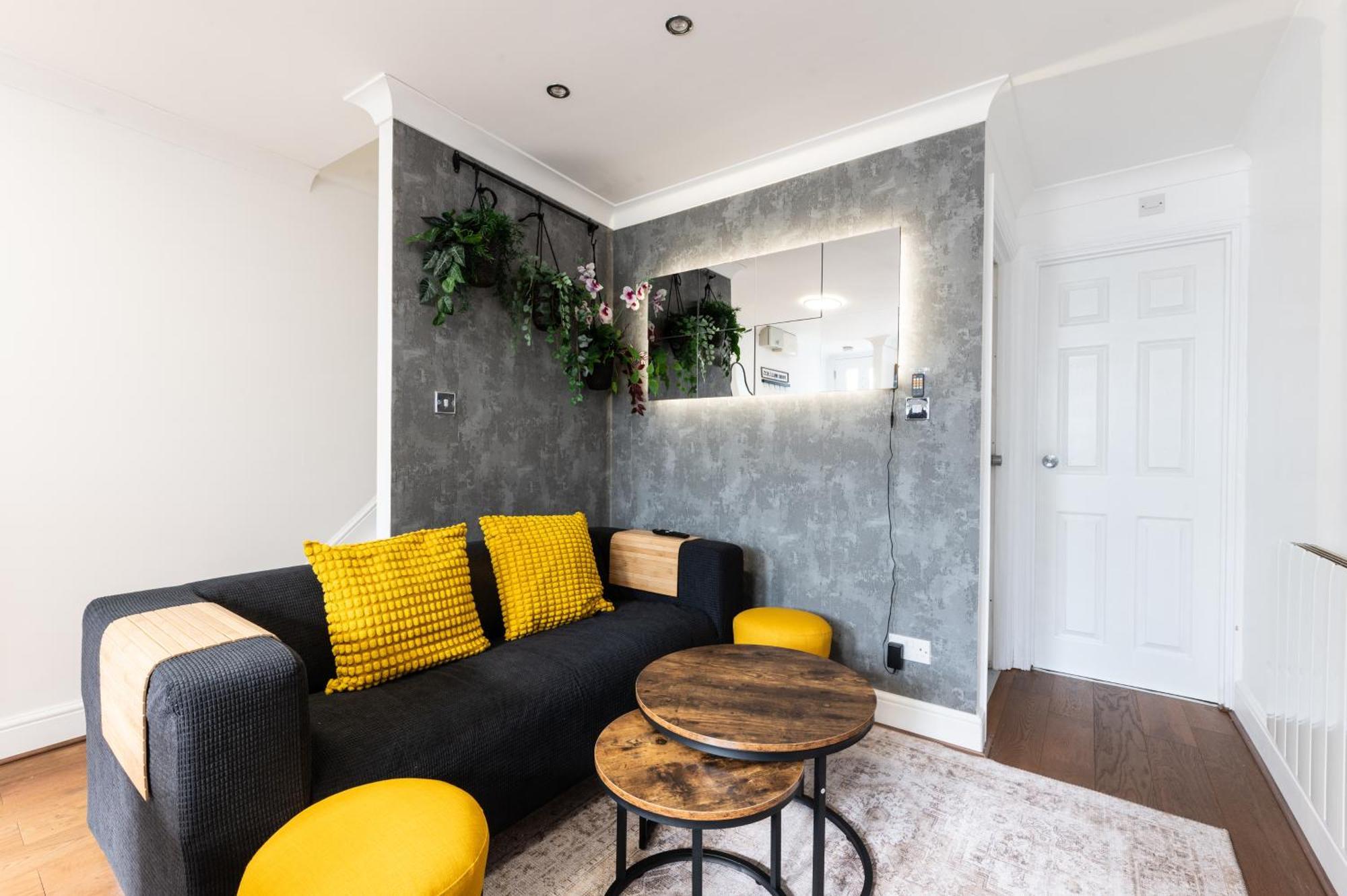 Cute & Stylish 2 Bed House 10 Mins To Woolwich Dlr * London
