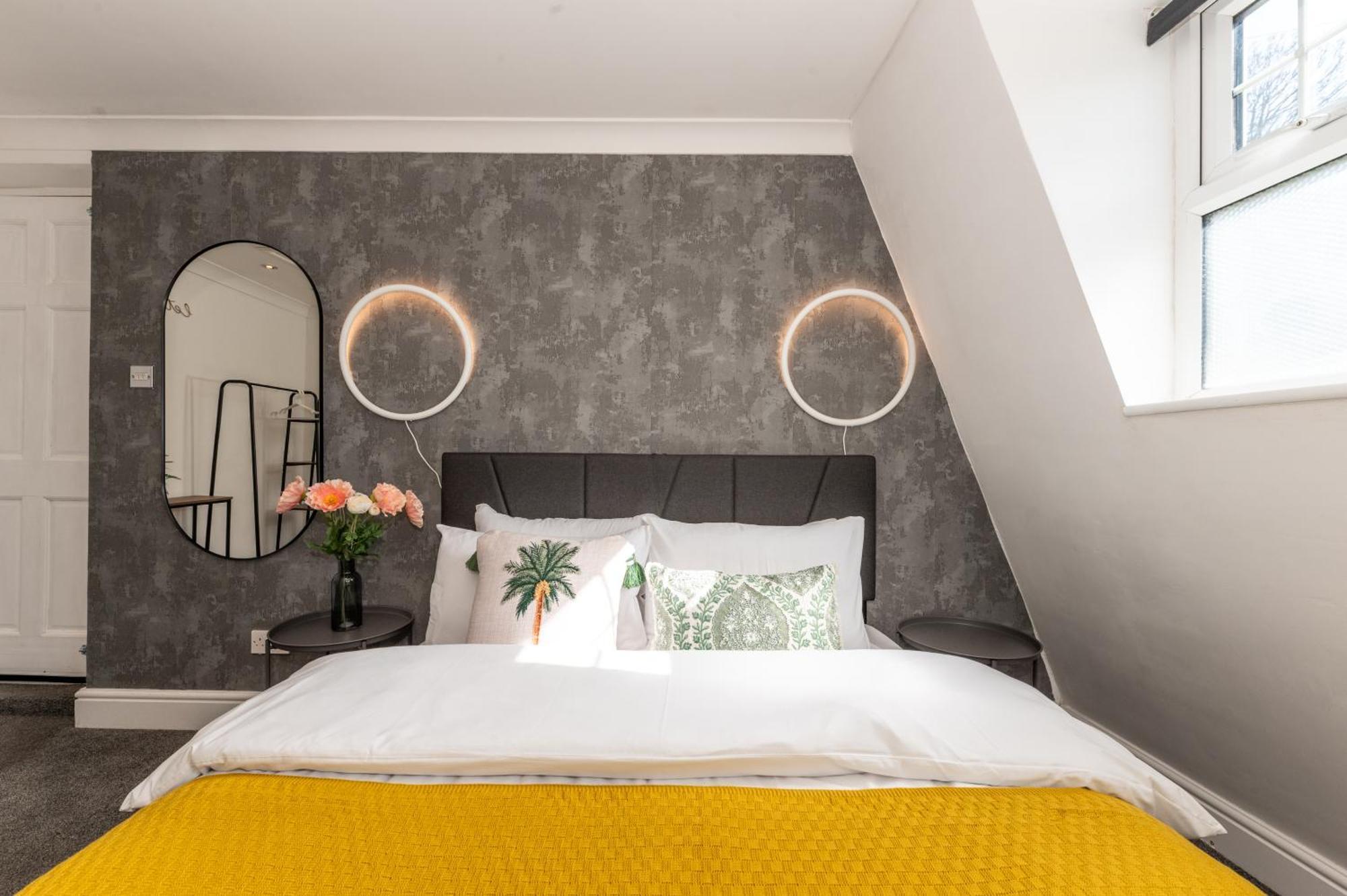 Cute & Stylish 2 Bed House 10 Mins To Woolwich Dlr London
