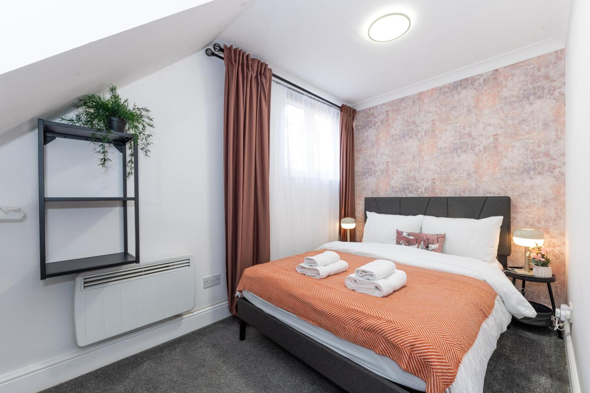 Cute & Stylish 2 Bed House 10 Mins To Woolwich Dlr London