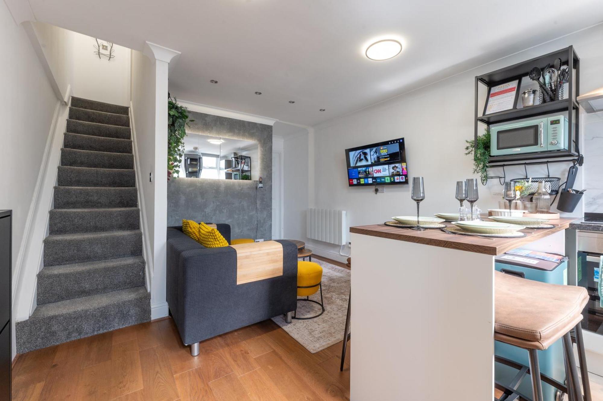 Cute & Stylish 2 Bed House 10 Mins To Woolwich Dlr * London