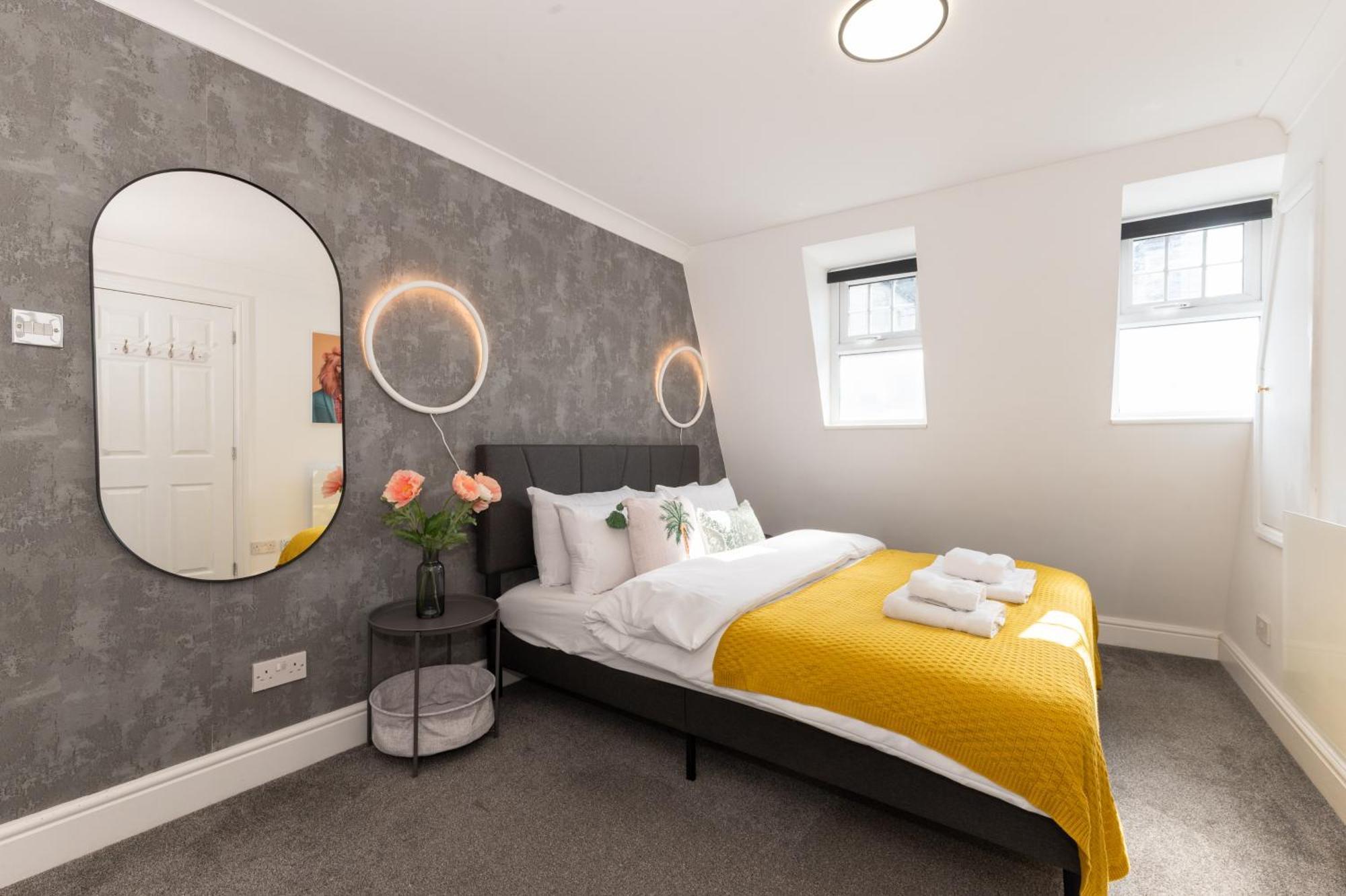 Cute & Stylish 2 Bed House 10 Mins To Woolwich Dlr