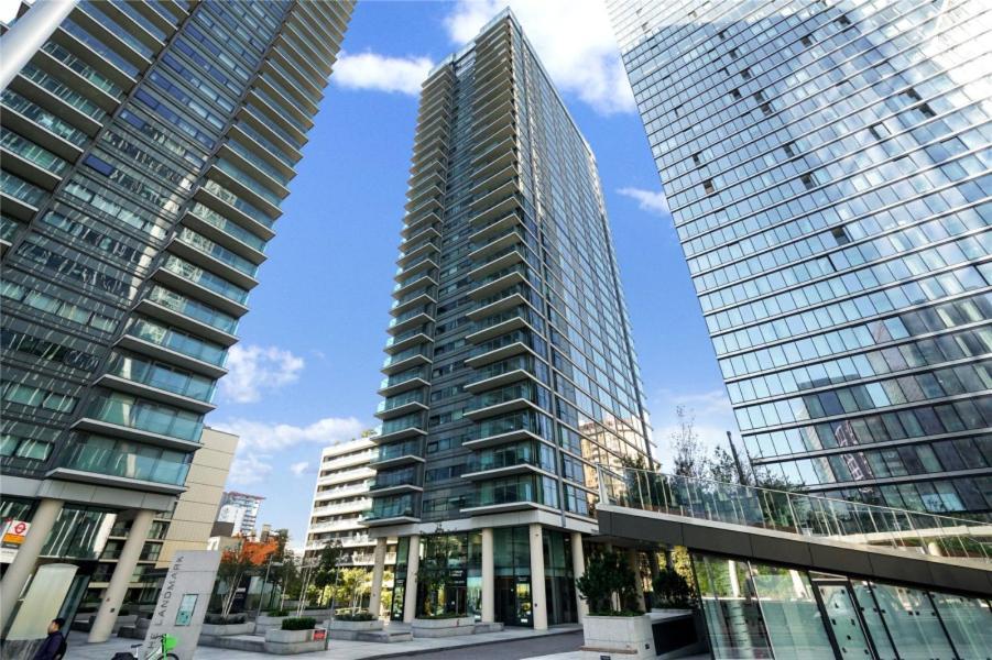Luxe , Balcony , Gym , Views , 5 Minutes To Station London