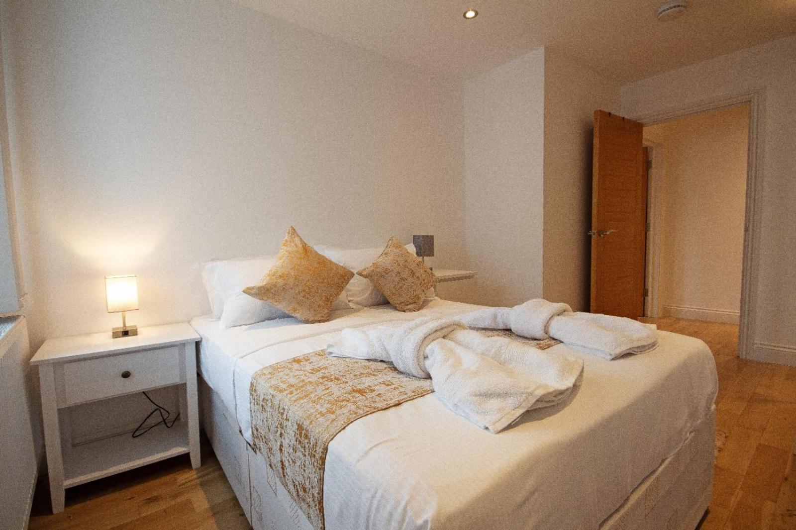 Hoxton 2 Bdr 2 Bath Balcony *