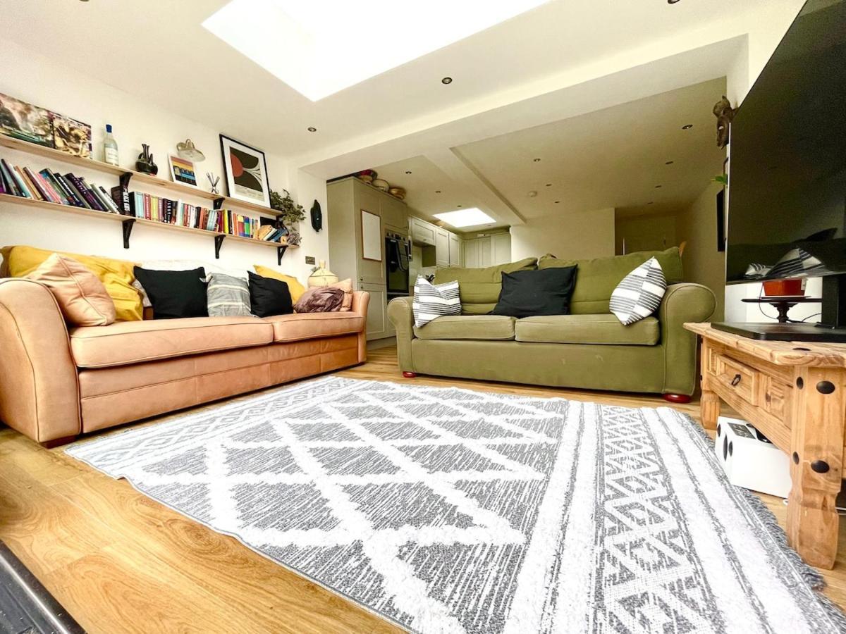 Holiday home Bright, Modern, Spacious With Garden London