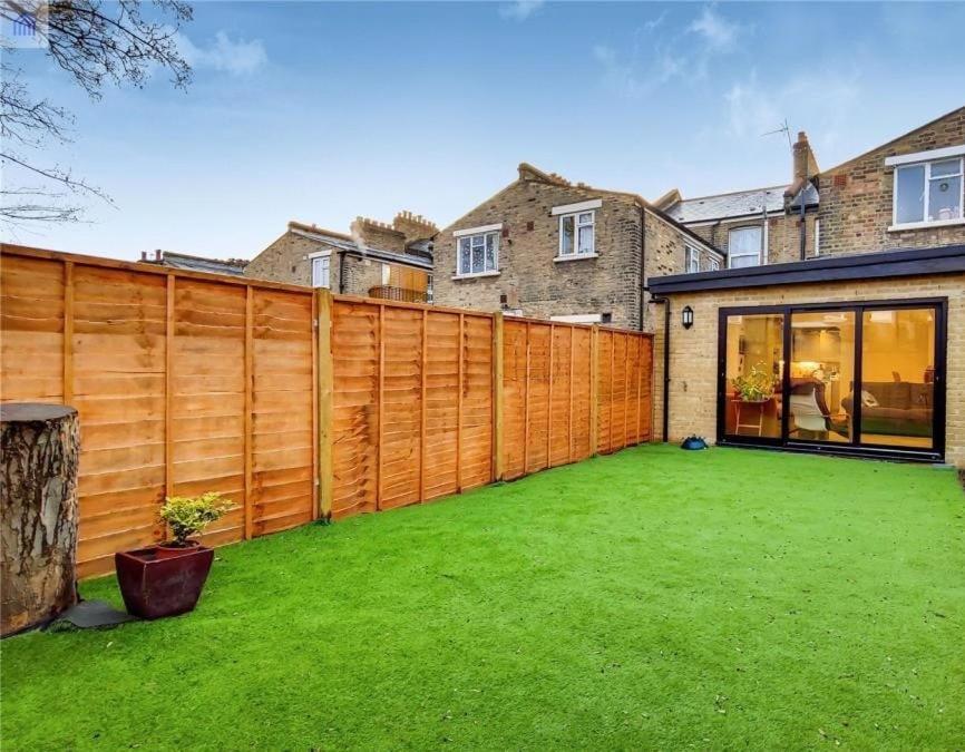 Bright, Modern, Spacious With Garden Holiday home