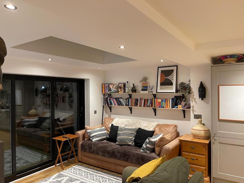 Bright, Modern, Spacious With Garden Holiday home *
