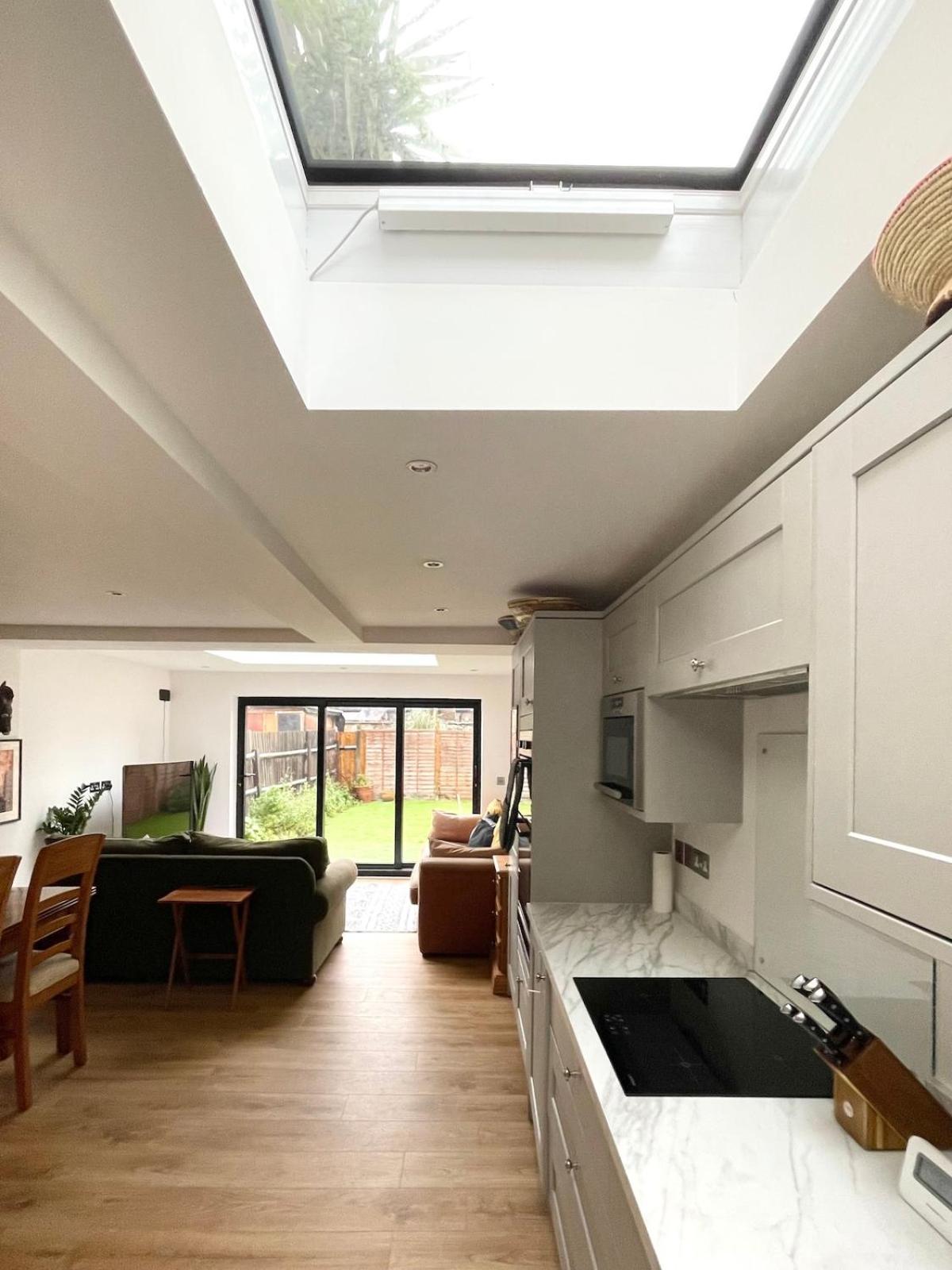 Holiday home Bright, Modern, Spacious With Garden *