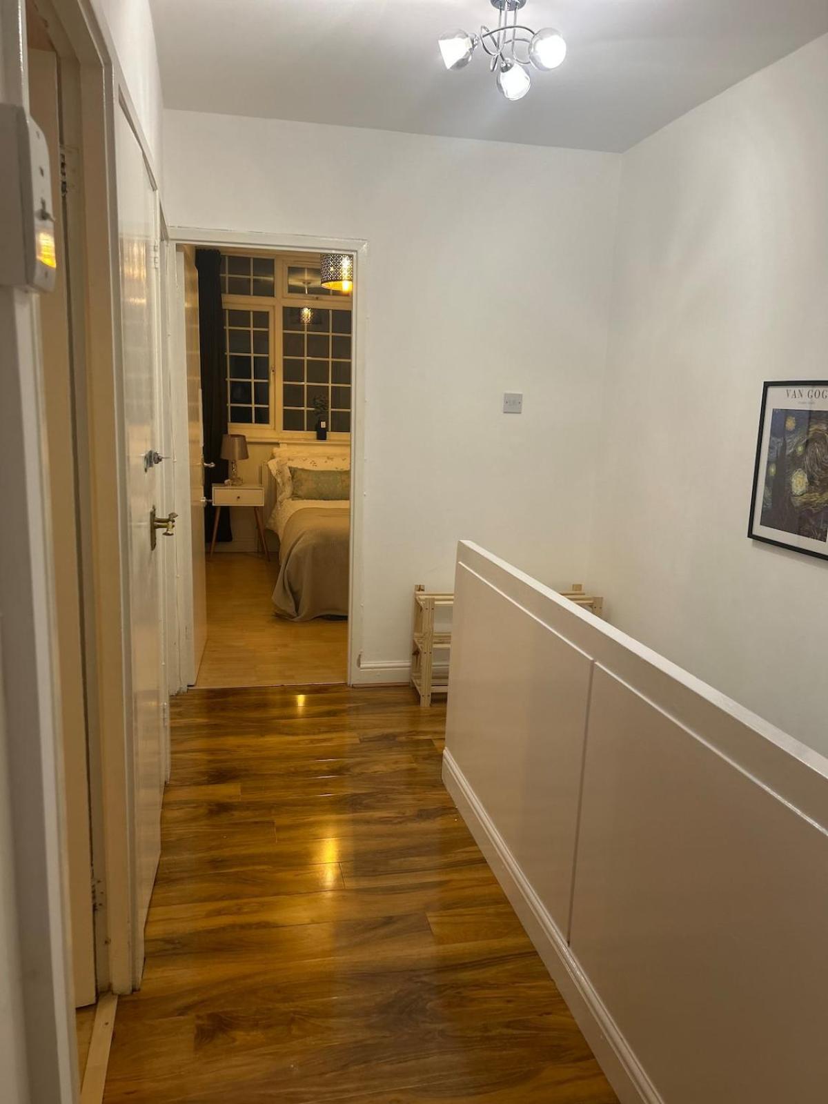 Apartment Modern, Elegant & Stylish House London