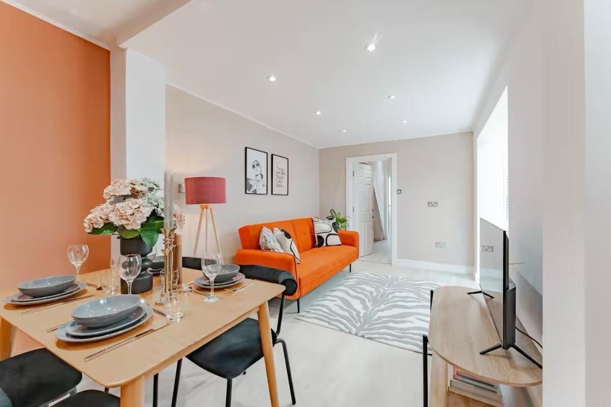 Apartment The Stylish Shamrock Escape - Luxury With Garden - Near Westfields - Sleeps 8 *