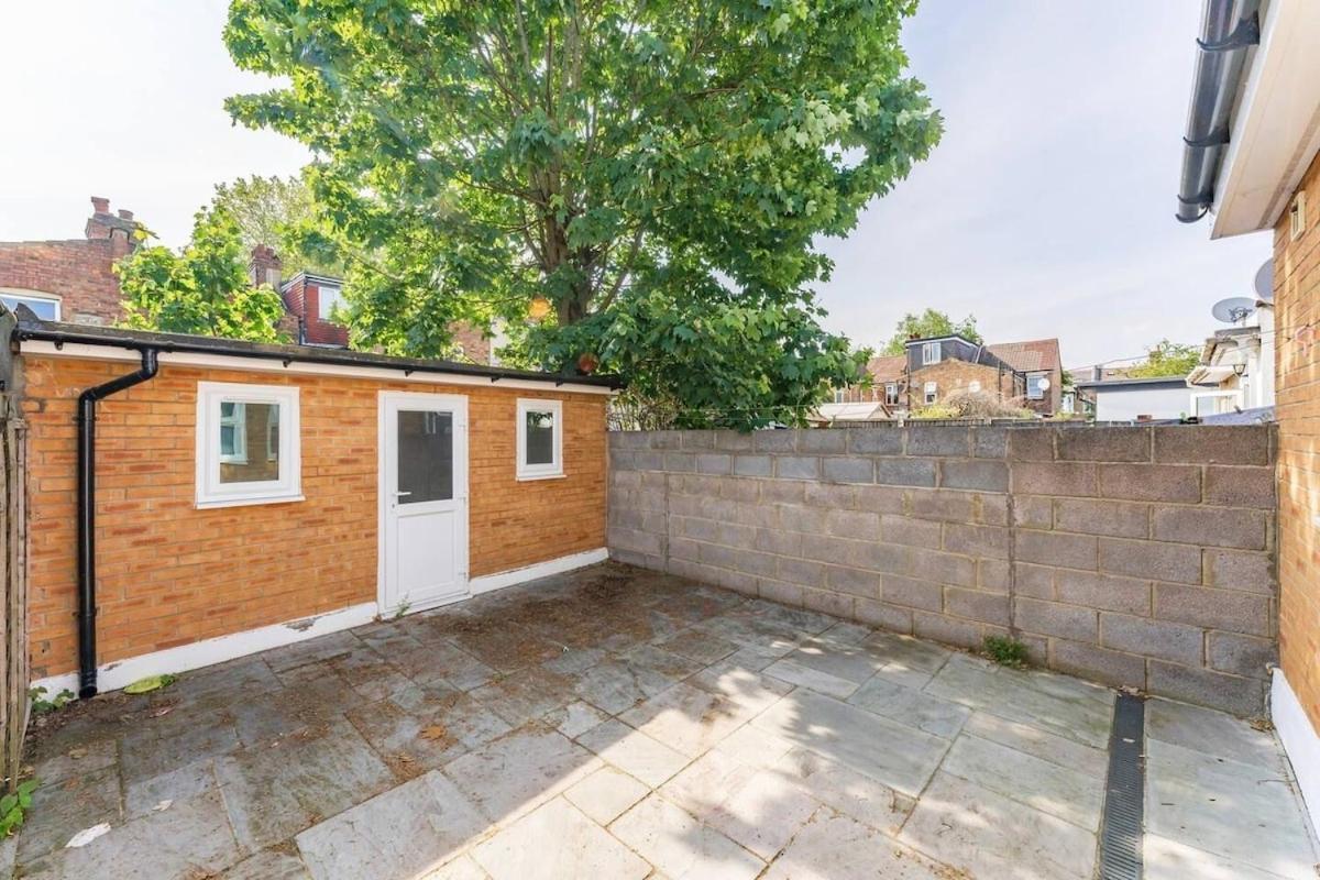 The Stylish Shamrock Escape - Luxury With Garden - Near Westfields - Sleeps 8 Apartment London