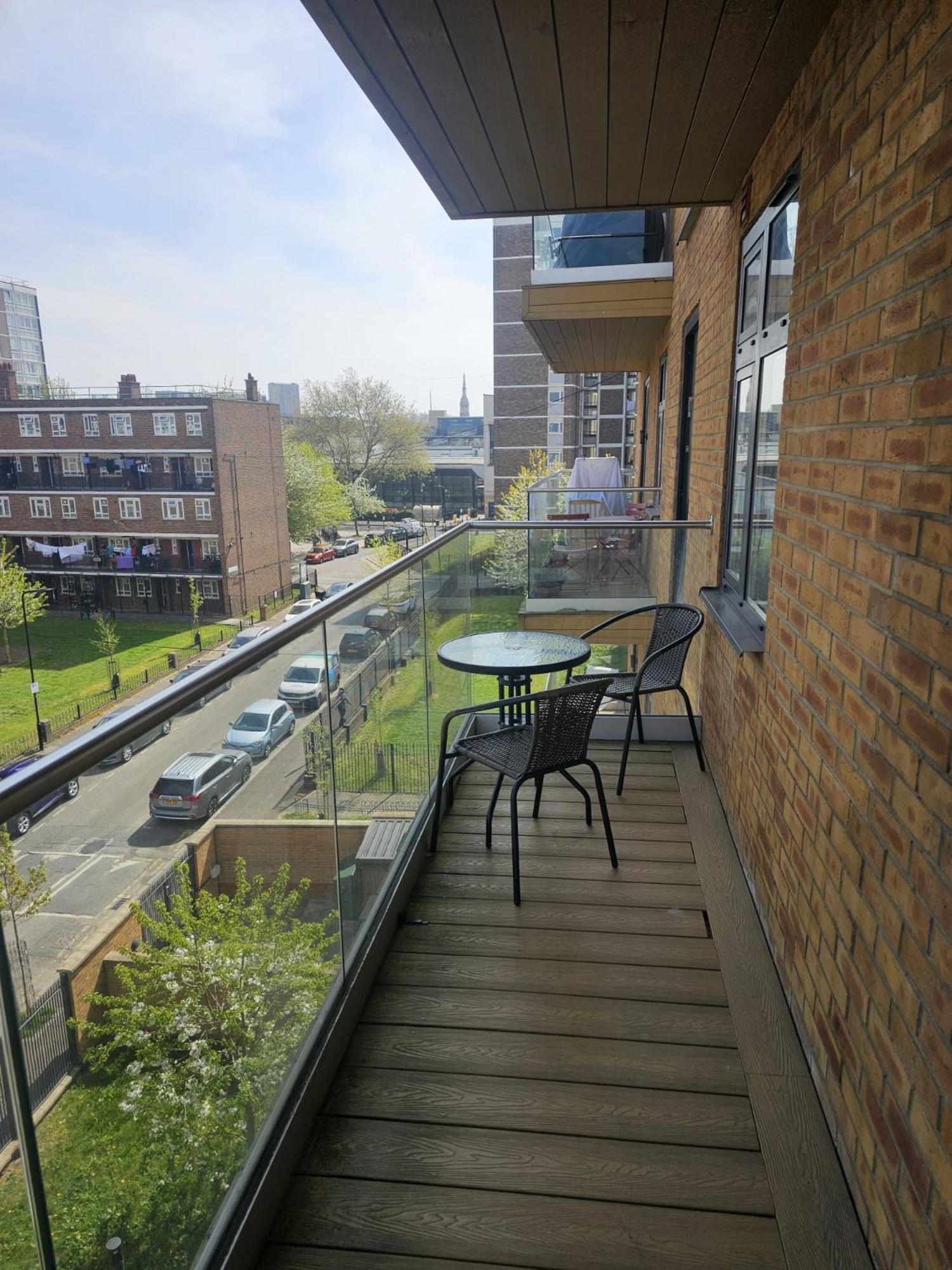 Hoxton 2 Bdr 2 Bath Balcony *