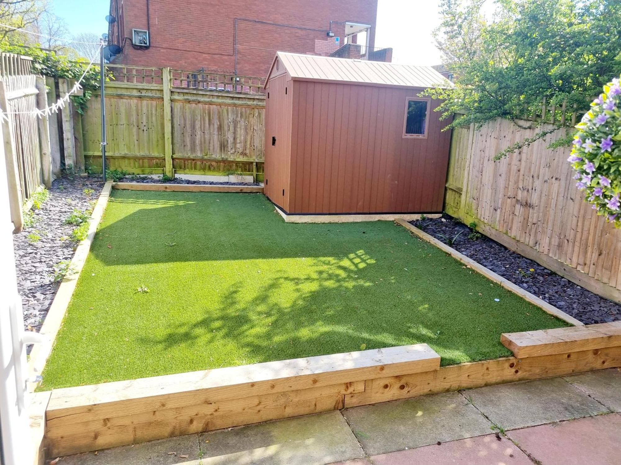 3Bed 2Bath House-Free Parking-Hi Speed Wifi-Garden-Entire Home-2Mins From Train Station Holiday home London