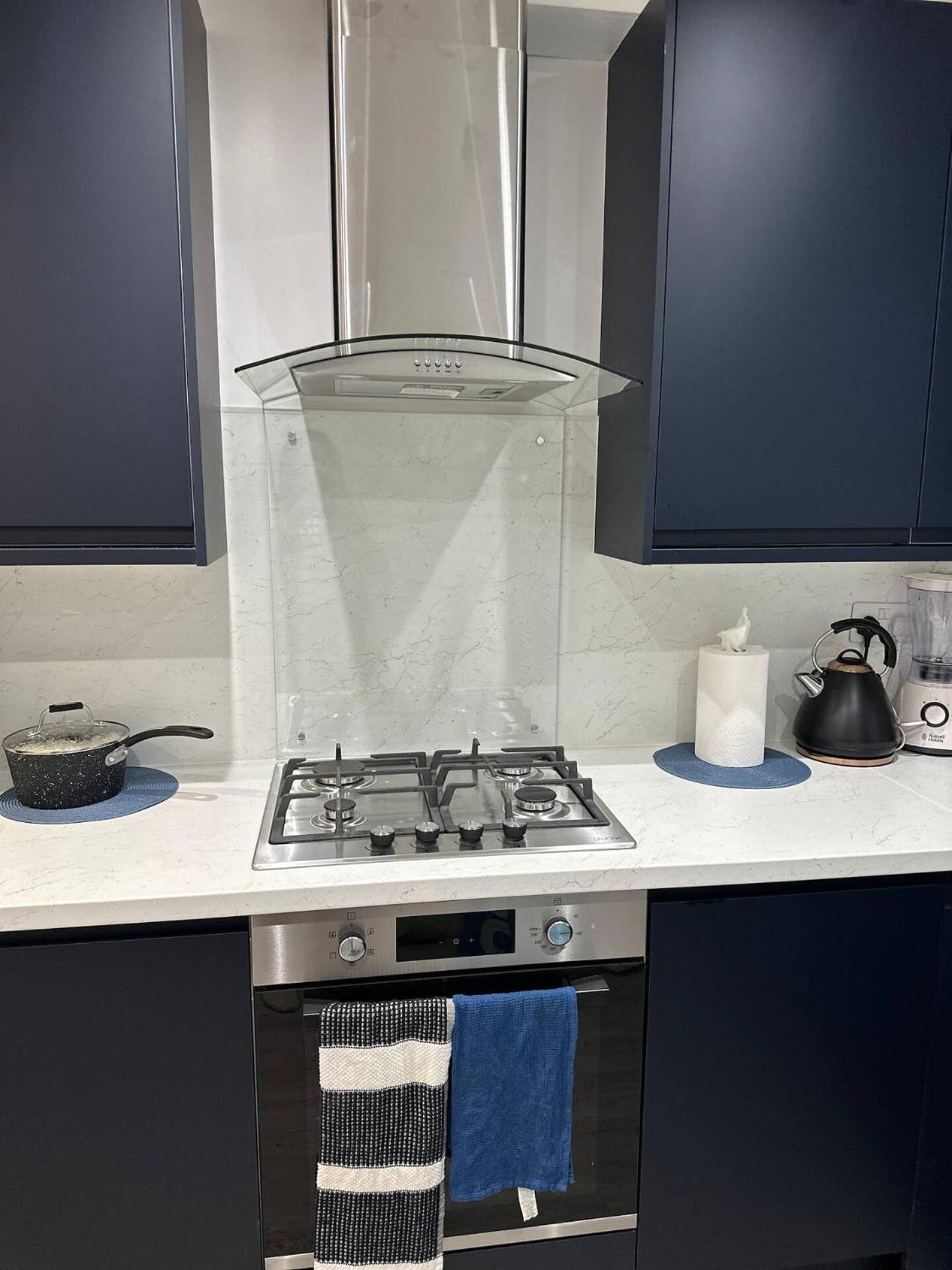 3Bed 2Bath House-Free Parking-Hi Speed Wifi-Garden-Entire Home-2Mins From Train Station * London