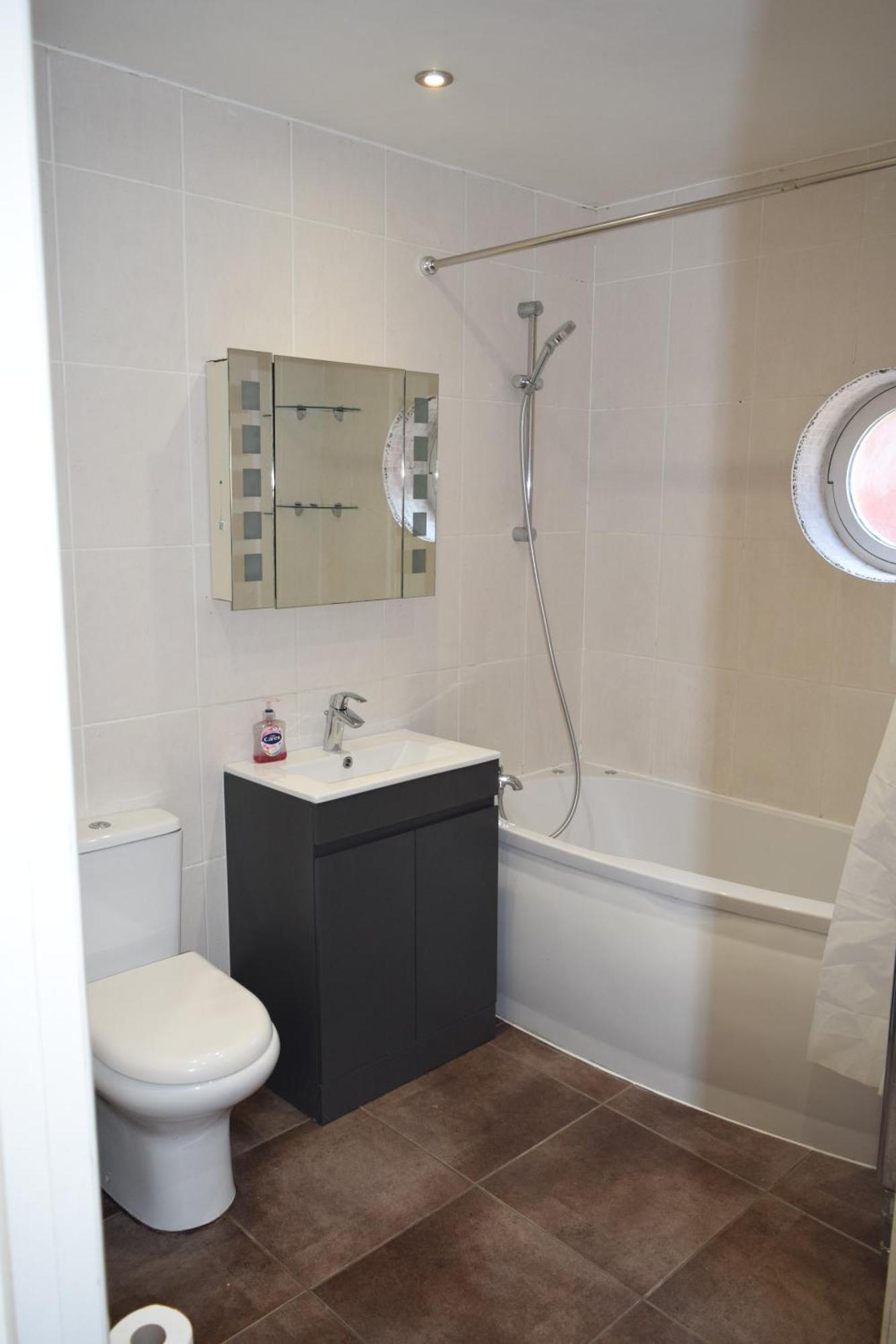 Apartment London Stratford - Spacious 2 Bed Flat With Secured Parking & Private Garden London