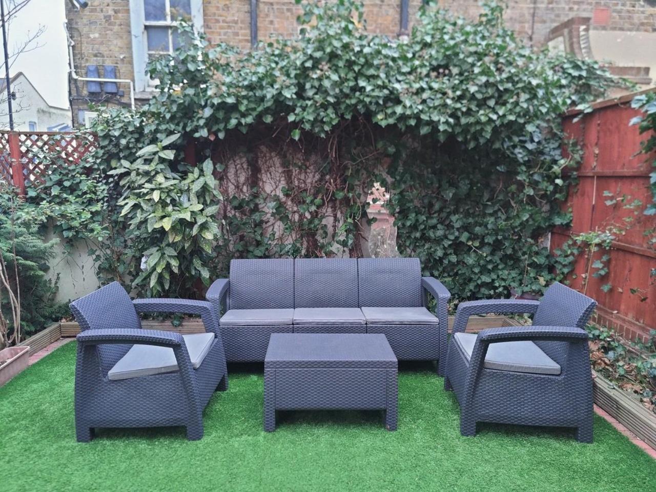 Apartment London Stratford - Spacious 2 Bed Flat With Secured Parking & Private Garden