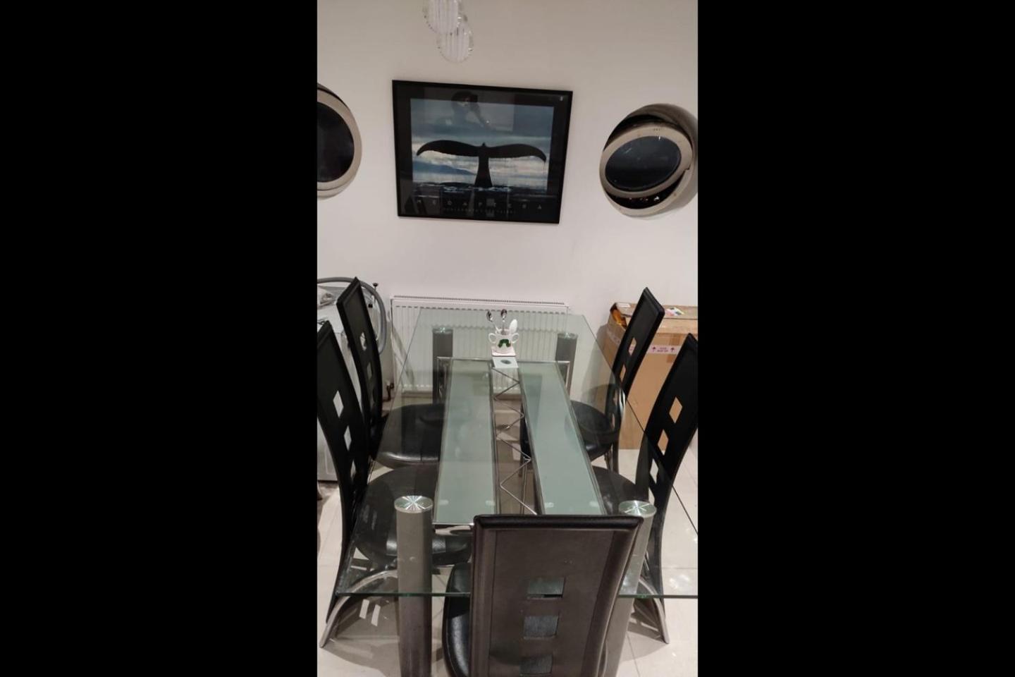 London Stratford - Spacious 2 Bed Flat With Secured Parking & Private Garden Apartment *