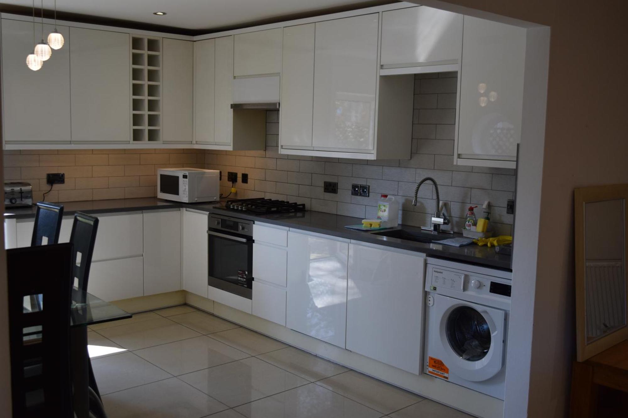 Apartment London Stratford - Spacious 2 Bed Flat With Secured Parking & Private Garden