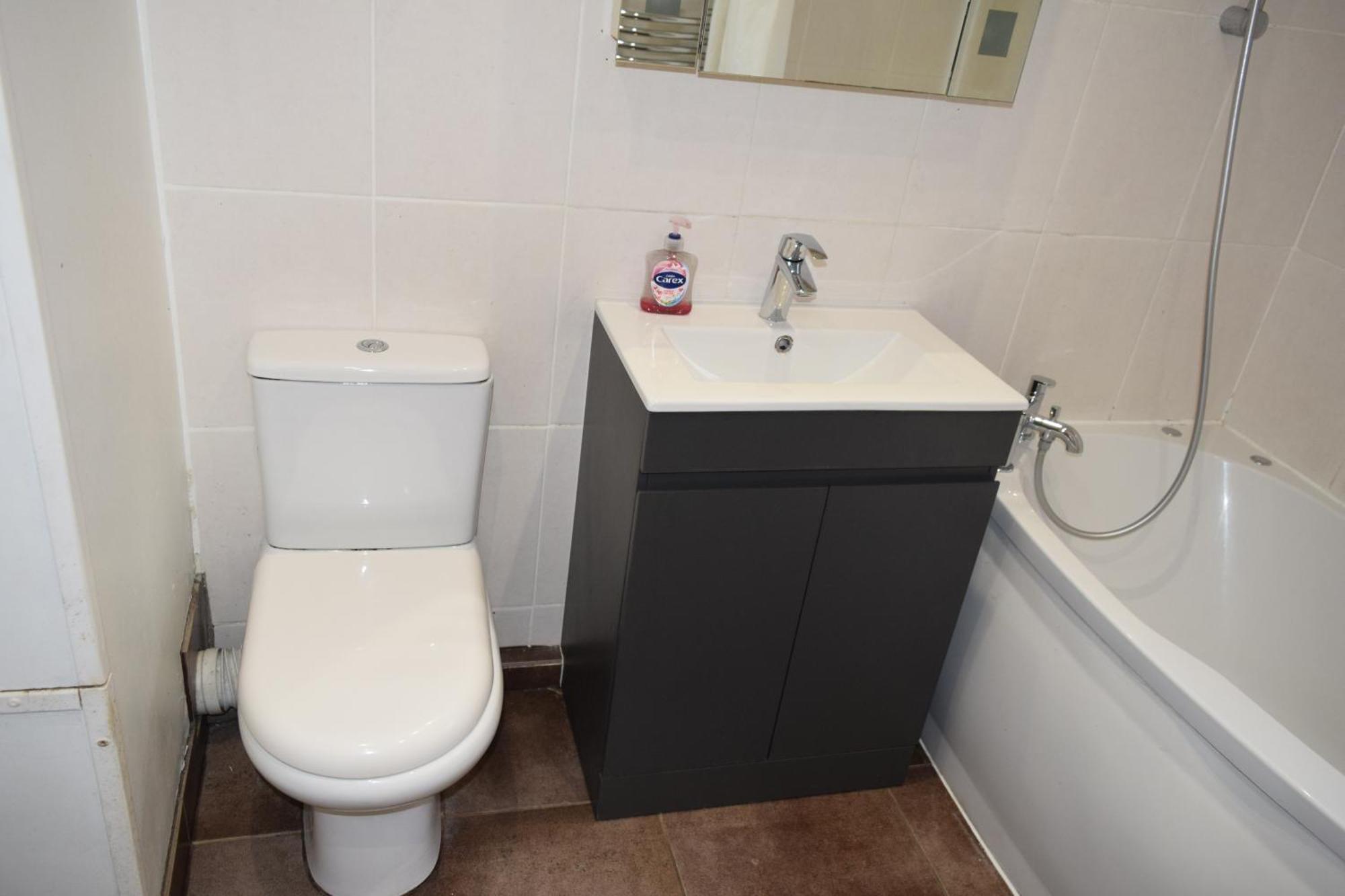 London Stratford - Spacious 2 Bed Flat With Secured Parking & Private Garden Apartment