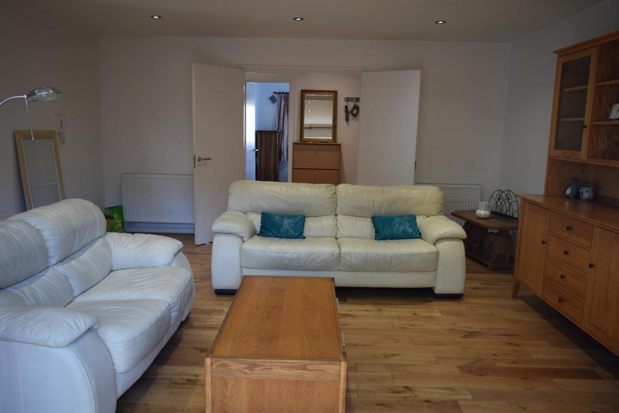 Apartment London Stratford - Spacious 2 Bed Flat With Secured Parking & Private Garden London
