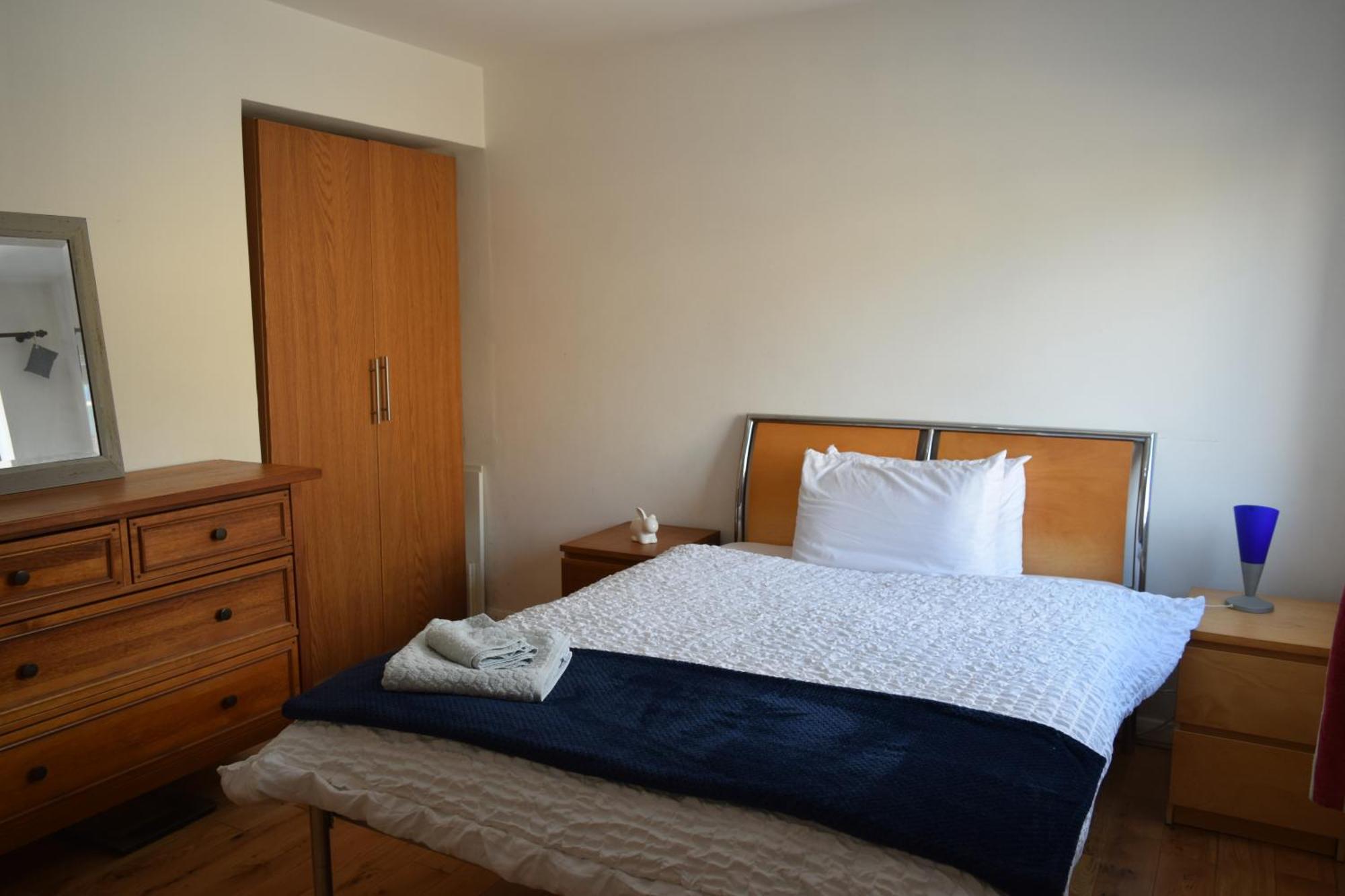 Apartment London Stratford - Spacious 2 Bed Flat With Secured Parking & Private Garden