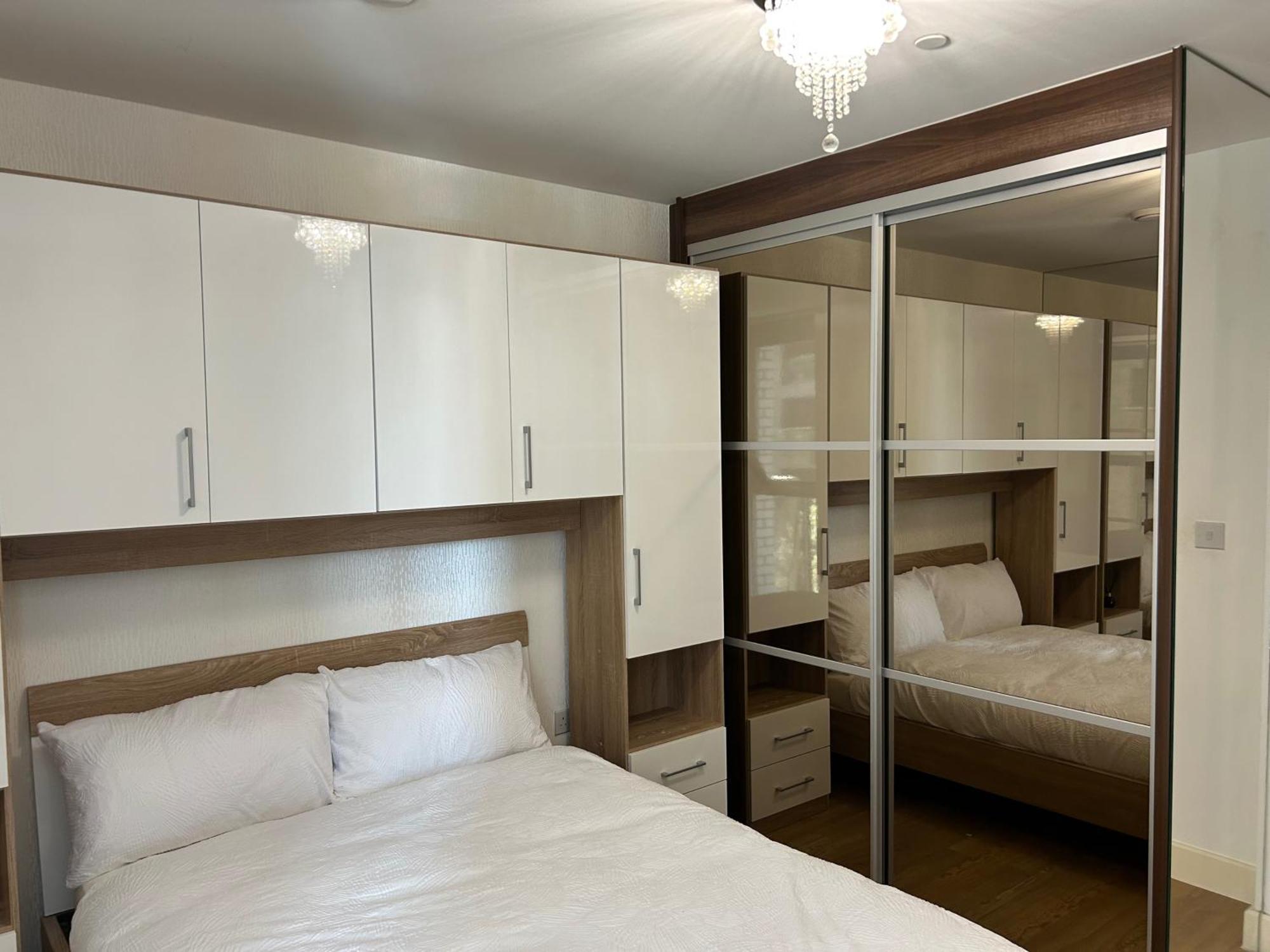 Apartment 1-Bed Apt Sleeps 4 Central To Shops & Transport *