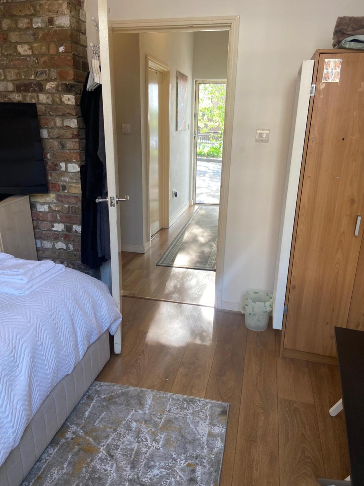 Listed Building Close To River Thames Londen