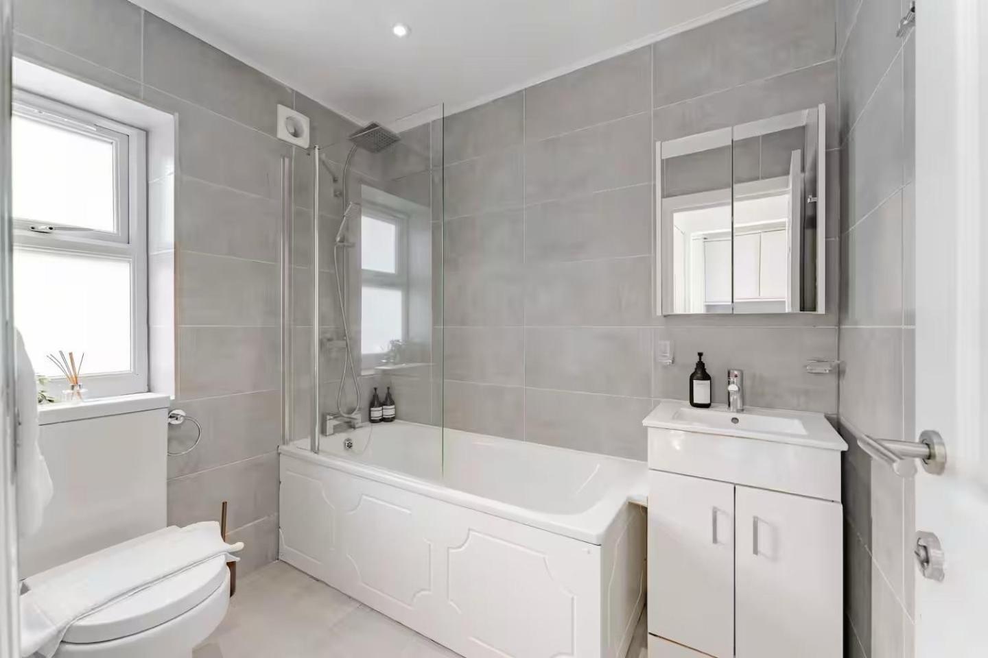 The Shamrock Sleek And Chic - Private Garden - Ground Floor - East - Sleeps 6 * Londres