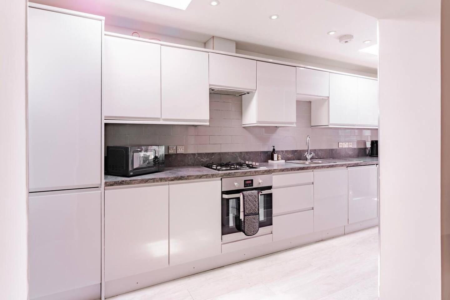 The Shamrock Sleek And Chic - Private Garden - Ground Floor - East - Sleeps 6 Apartamento Londres
