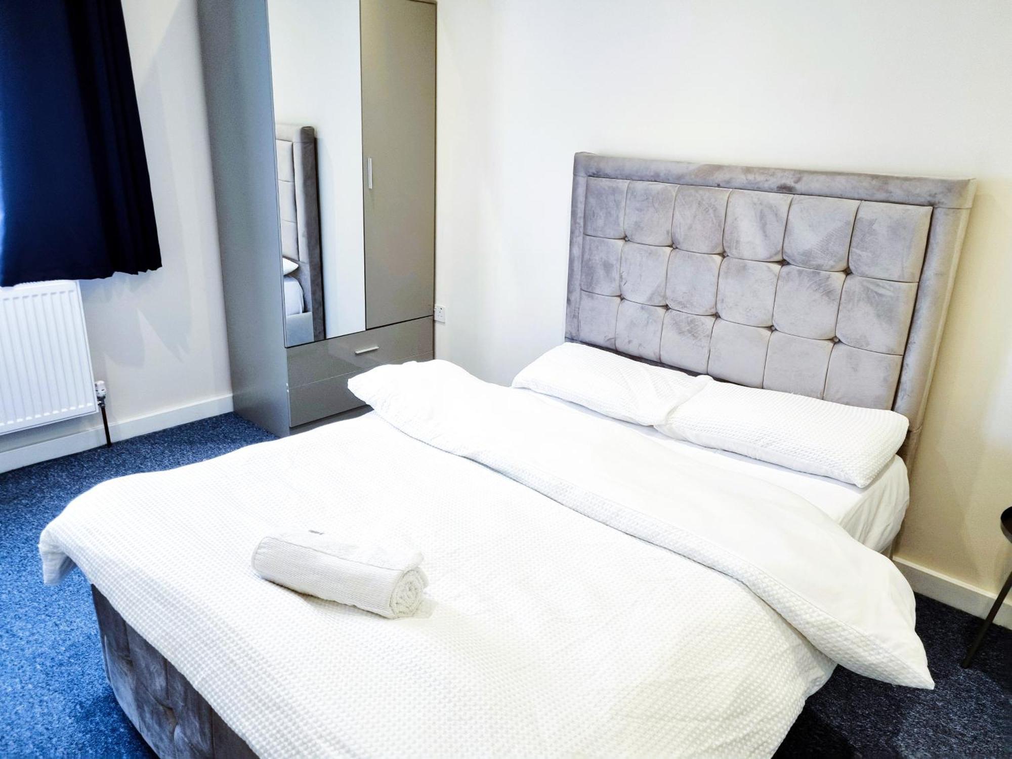 3Bed 2Bath House-Free Parking-Hi Speed Wifi-Garden-Entire Home-2Mins From Train Station London