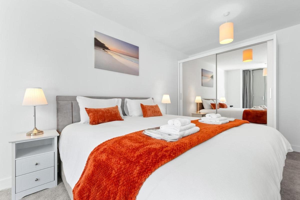 Modern Canary Wharf - Cozy Super King Bed Apartment *