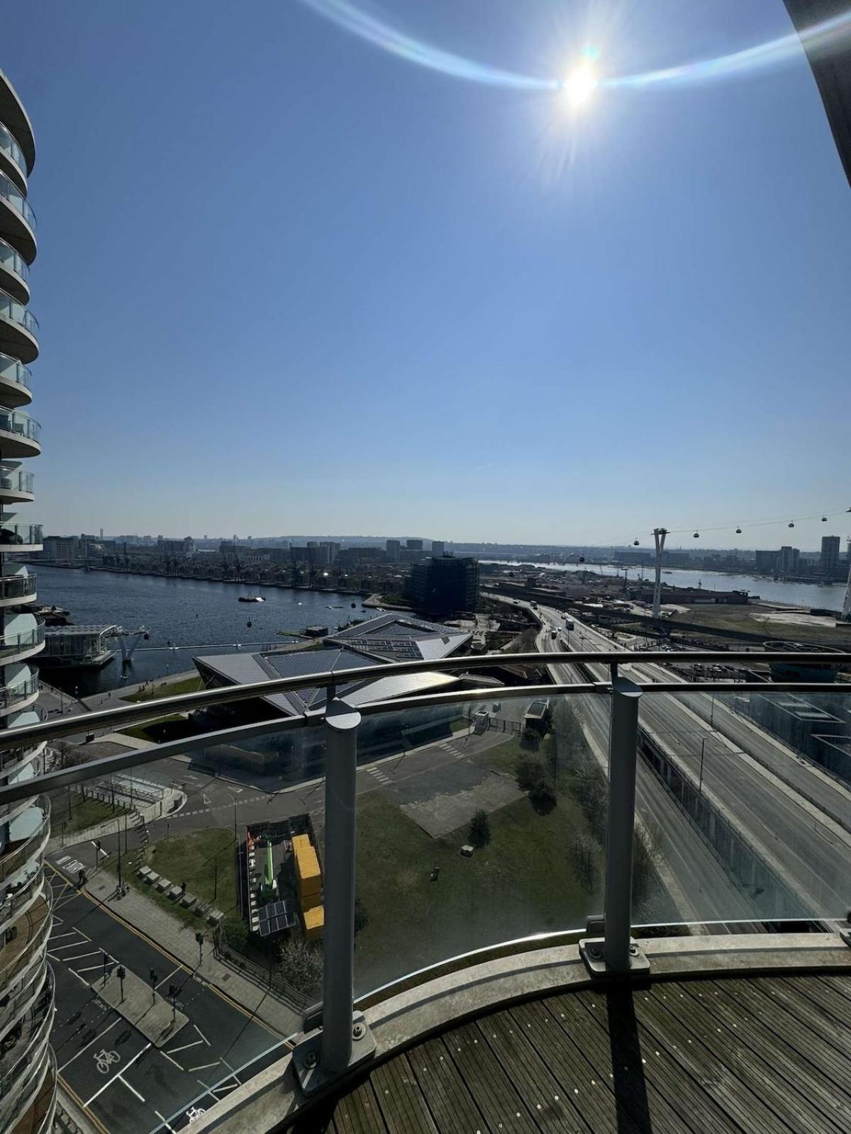 Peaceful Getaway Skyline Views *