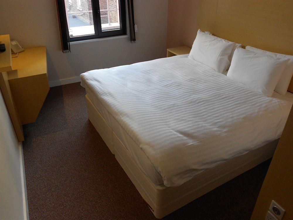 Ruskin 3*